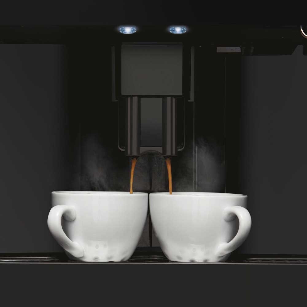 Smeg Intense, aromatic espresso or creamy cappuccino?